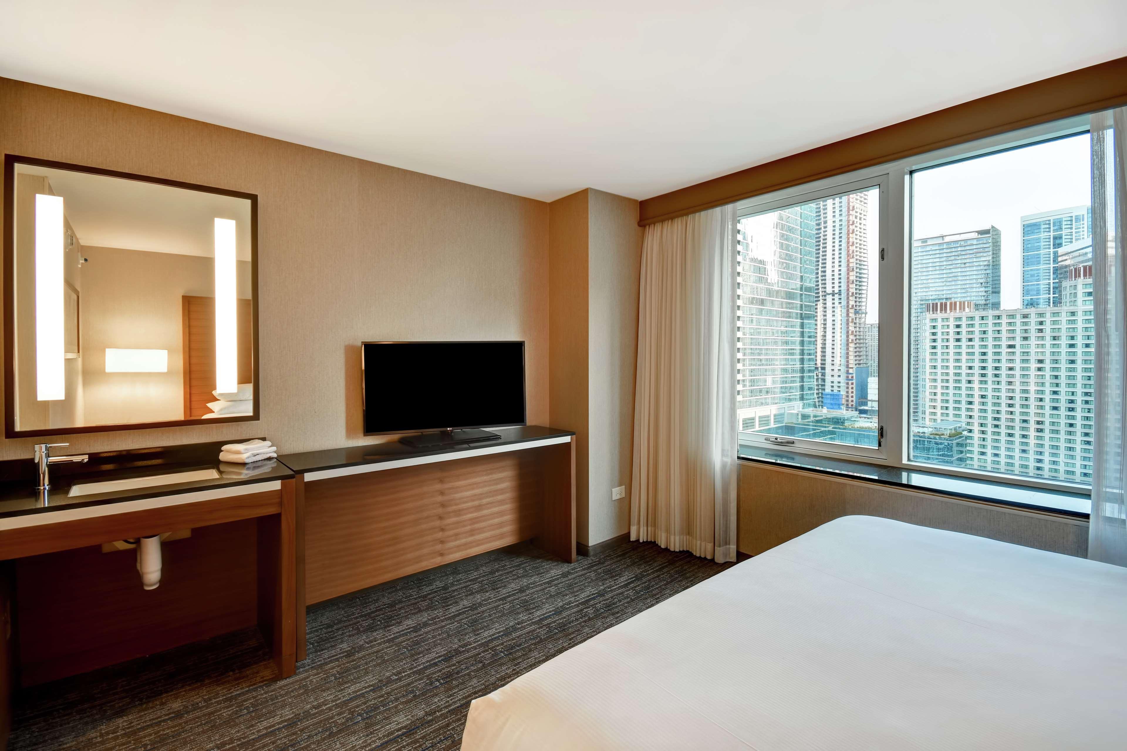 Embassy Suites By Hilton Chicago Downtown Magnificent Mile Екстериор снимка