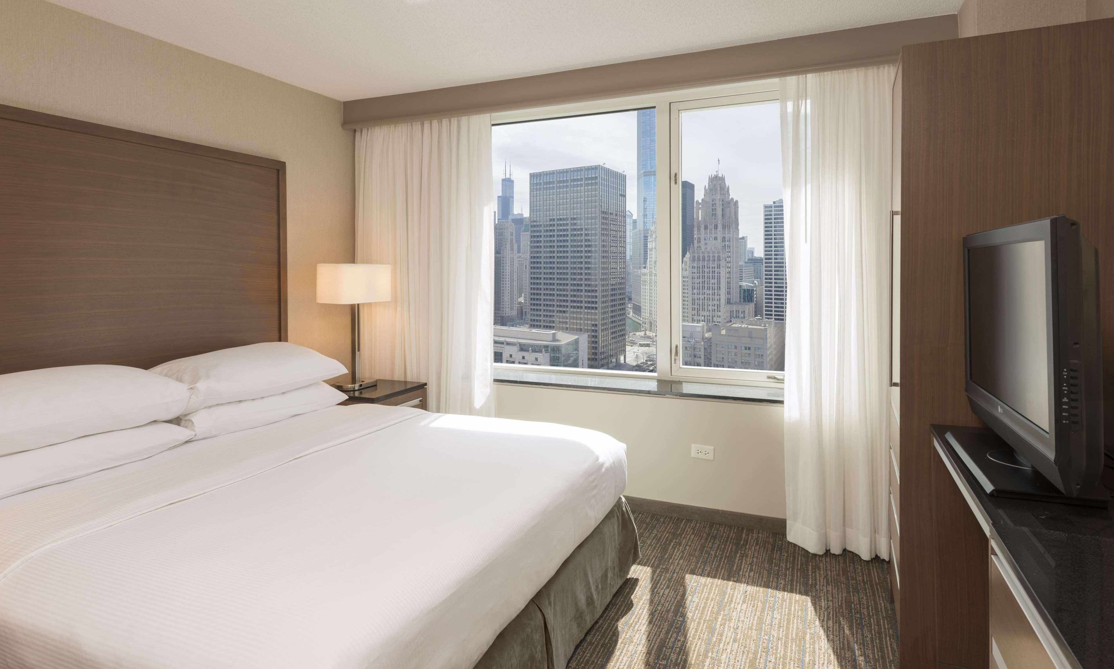 Embassy Suites By Hilton Chicago Downtown Magnificent Mile Екстериор снимка