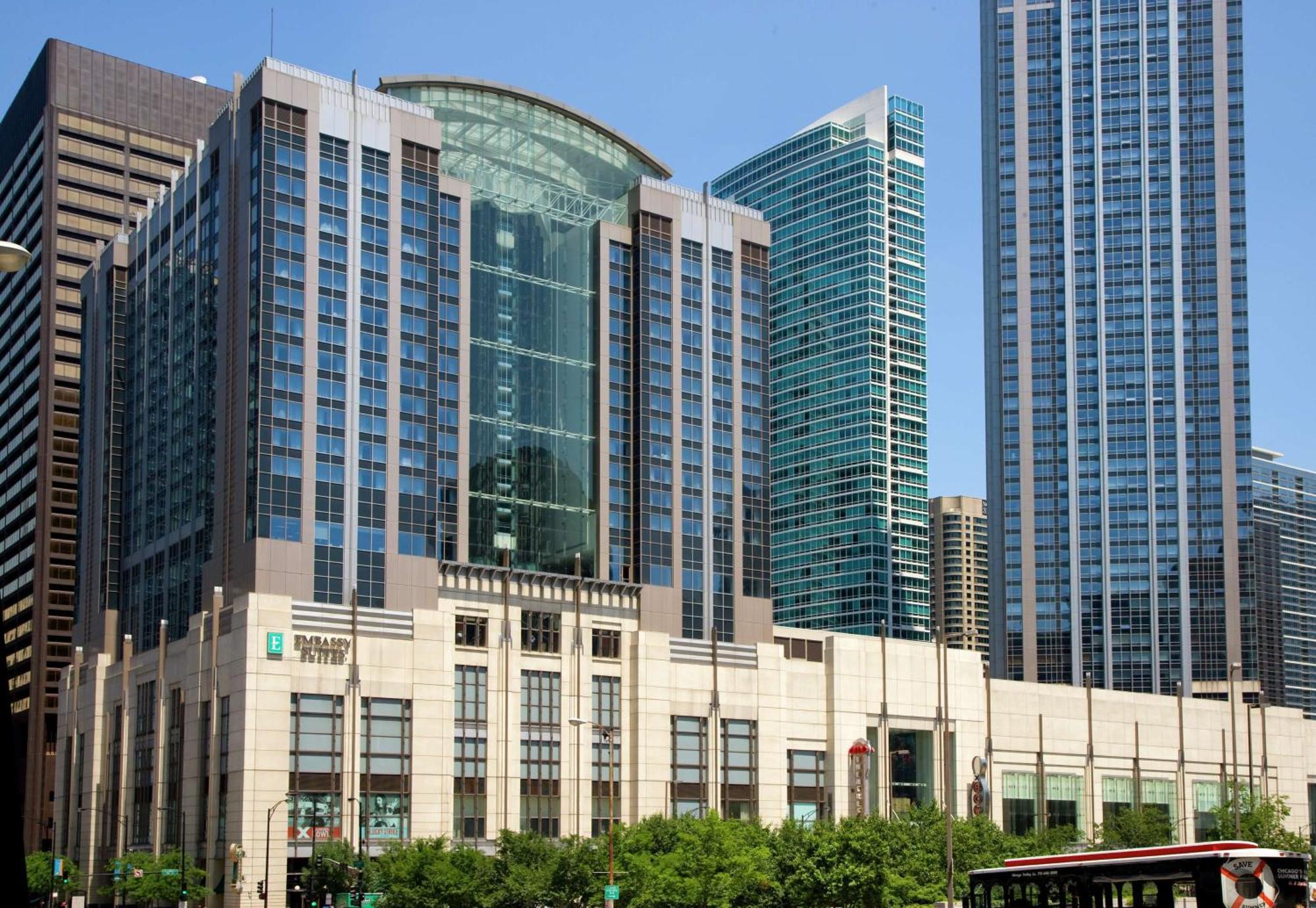 Embassy Suites By Hilton Chicago Downtown Magnificent Mile Екстериор снимка